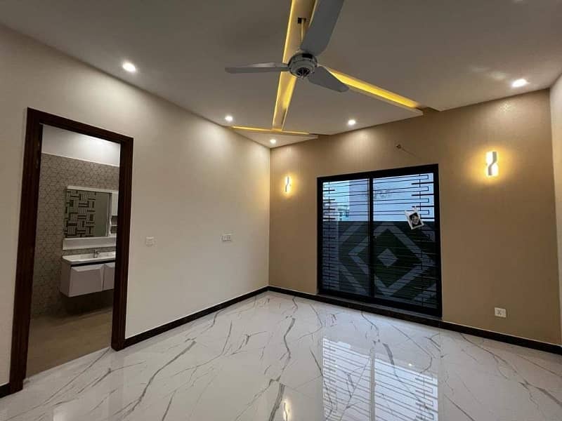 10 Marla Upper Portion Situated In Central Park Housing Scheme For Rent 8