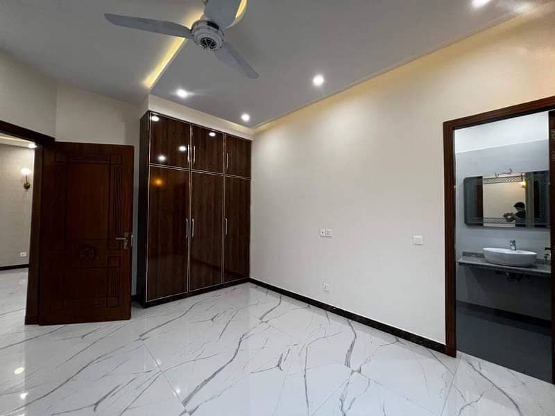 10 Marla Upper Portion Situated In Central Park Housing Scheme For Rent 11