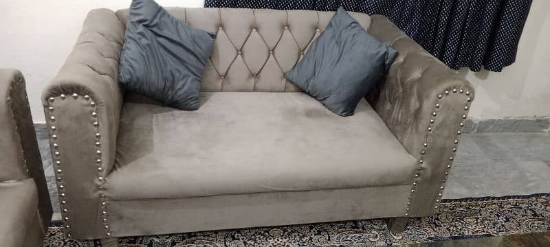 7 Seater velvet Cushioned 1