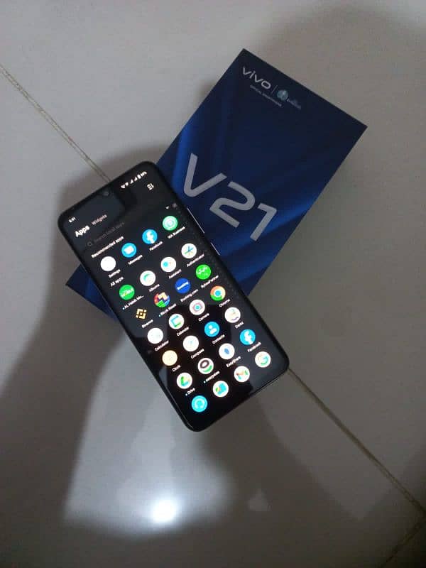 Vivo V21 Ram 8+4 Built-in 128GB 4