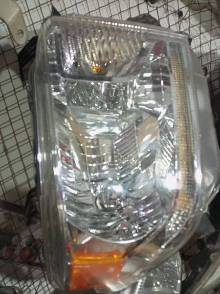 Toyota Tundra Right Headlight 0