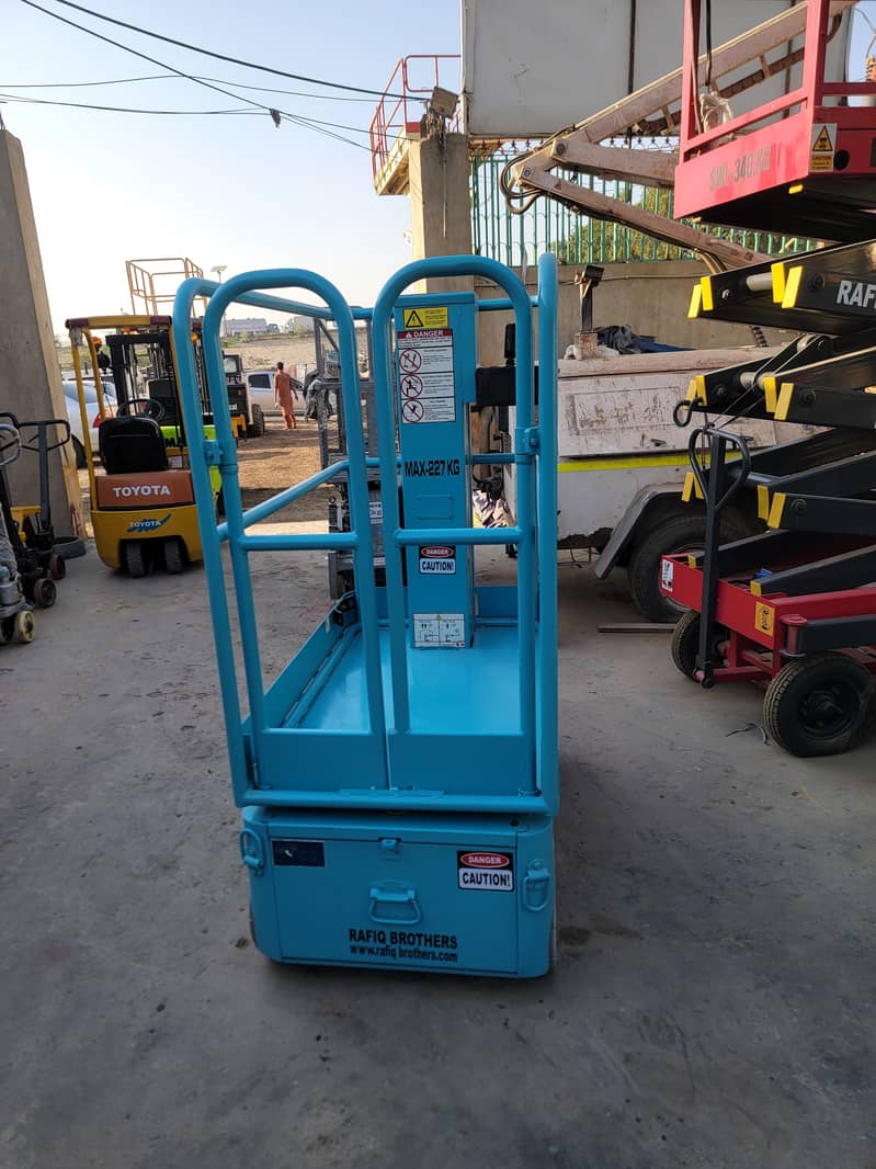 Snorkel M1230E Vertical Mast Personnel Lift / Man Lift / Scissor Lift 9