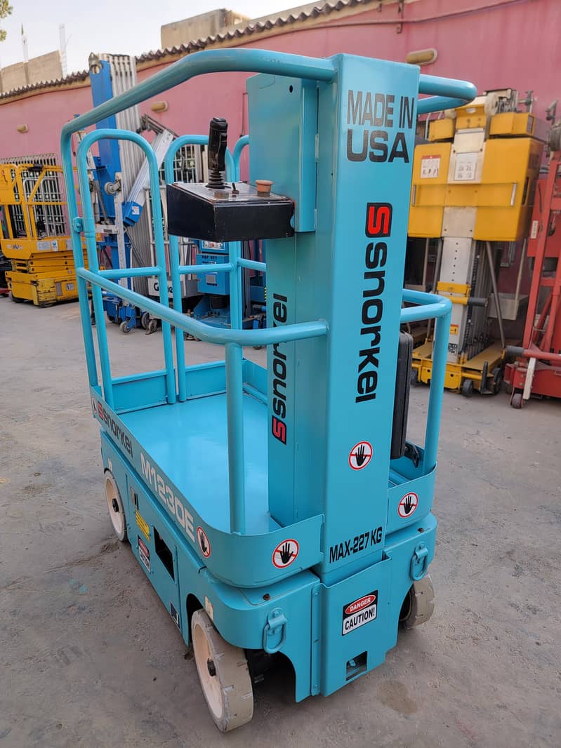 Snorkel M1230E Vertical Mast Personnel Lift / Man Lift / Scissor Lift 10