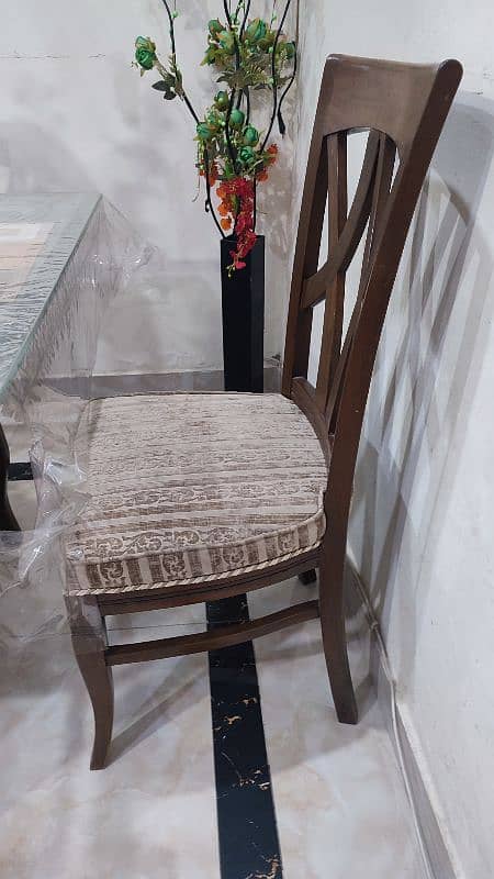 dinning table with 6 chairs - glass top 3