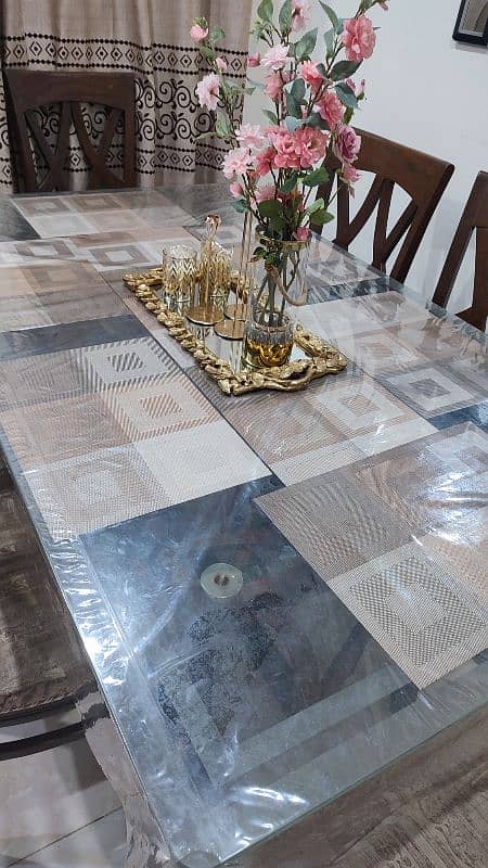 dinning table with 6 chairs - glass top 6