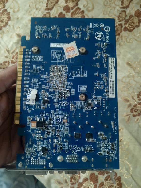 2 GB Gaming Graphic card GT 420 1