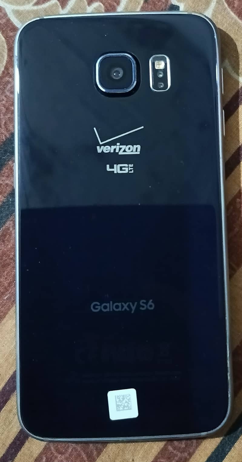 One hand use Samsung Galaxy S6 good condition all features are good 4