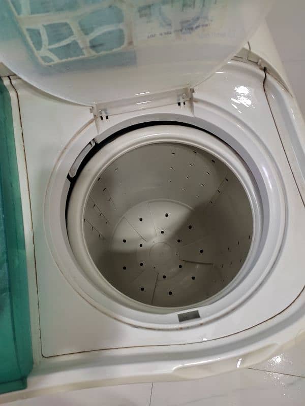 Twin tub washing machine 4