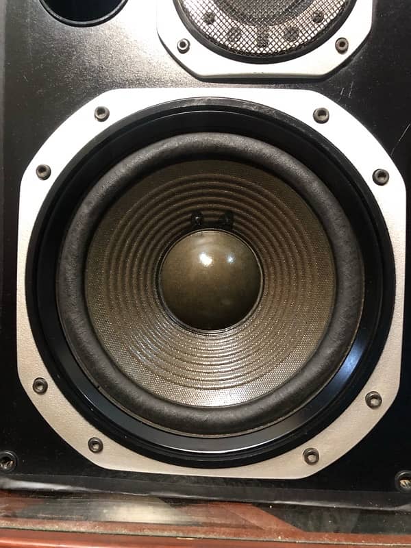 Yamaha and pioneer speakers like jbl bose woofer amplifier deck Sony 5