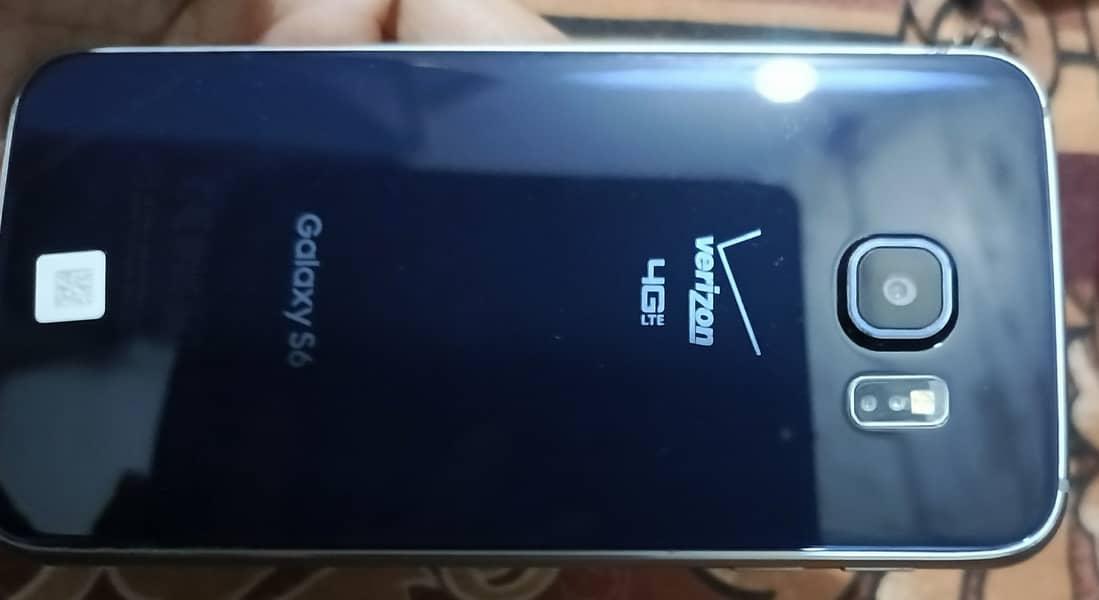 One hand use Samsung Galaxy S6 good condition all features are good 7