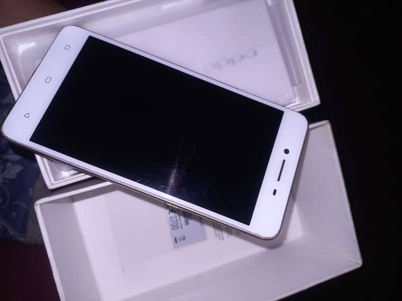 OPPO A37f 0