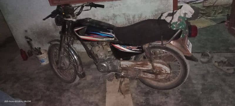 2015 model 125 7 month he Sakhar number he black colour me 6