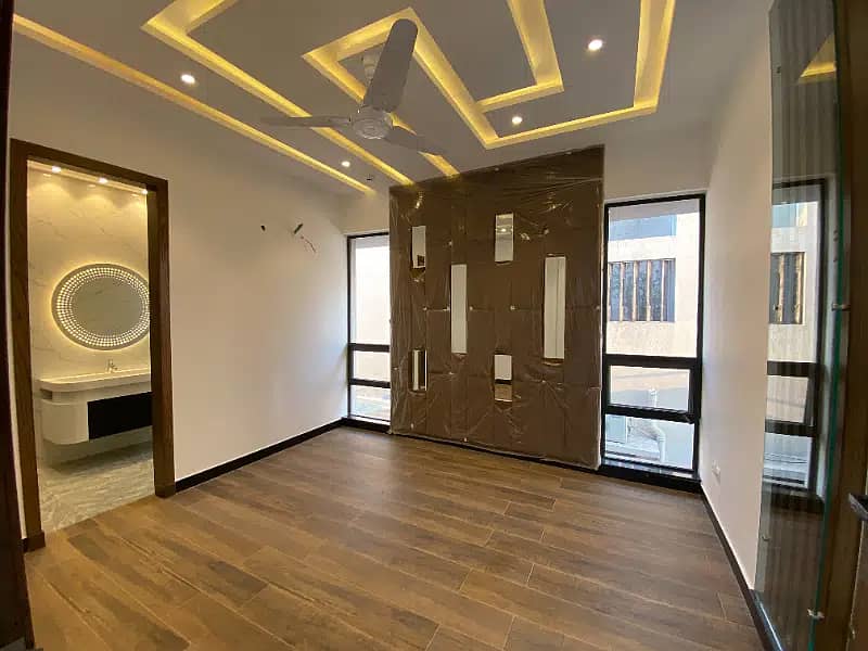 1 Kanal Modern Luxury Design Beautifull Upper Portion For Rent In DHA Phase 6 0