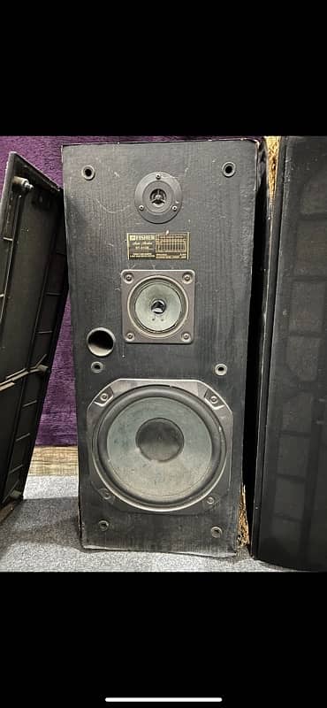 Fisher Speakers 2