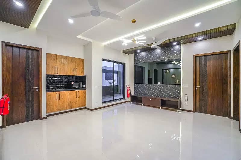 1 Kanal Modern Design Beautifull House For rent Indha Phase 4 4