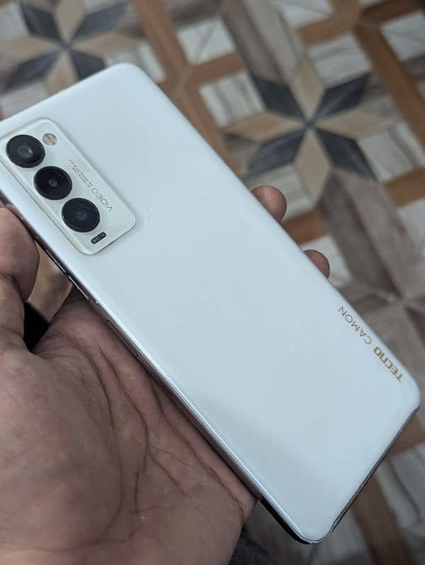 Tecno Camon 18P 8