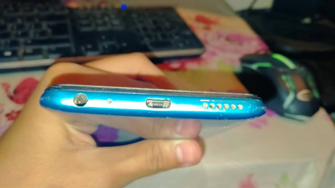 Vivo Y91d     With Box and Adapter 4