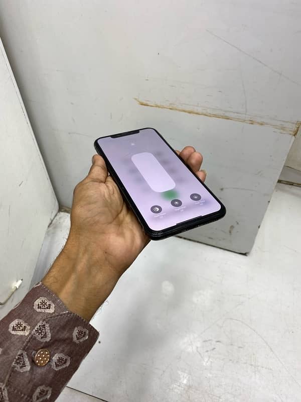 IPHONE XSMAX 64 GB PTA APPROVED 3