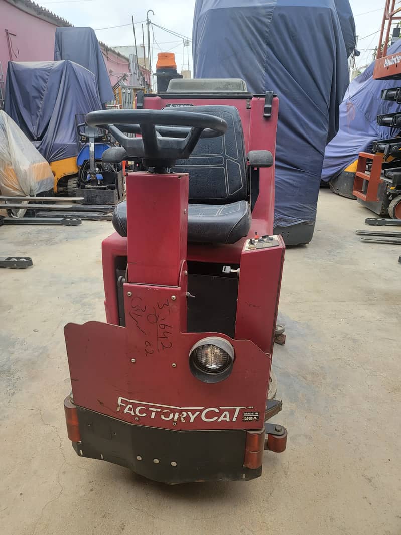 Floor Scrubber Machine / Sweeper Machine / Cleaning Machine for Sale 14