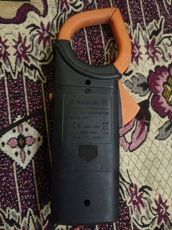 DT266 Clamp meter 2