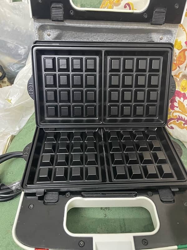 multiple design sandwich and waffle maker 2