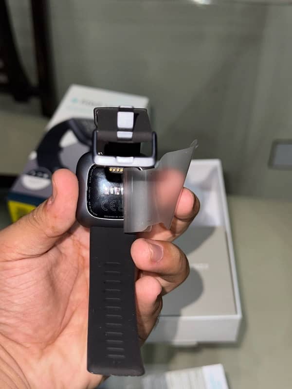 FITBIT VERSA 2 SMARTWATCH BRAND NEW JUST BOX OPENED LOCATION BAHRIA 4