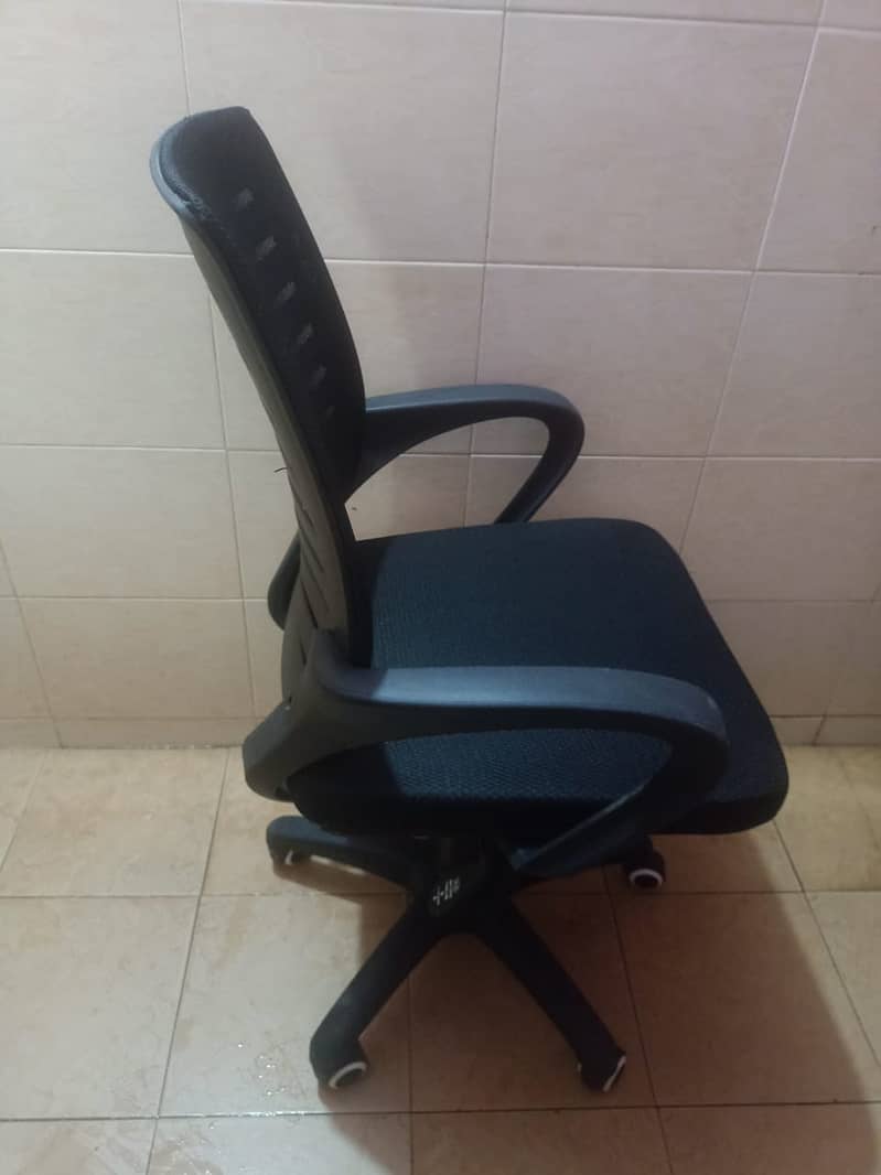 Executive Revolving Chair Office Chair Meeting Room Chair for Sell 1