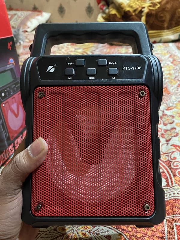 Good Quality speaker And Best Focus light Soller charging 4