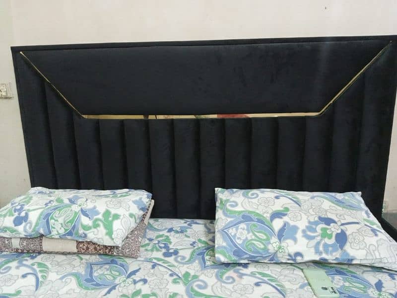 Bed set just like new 0