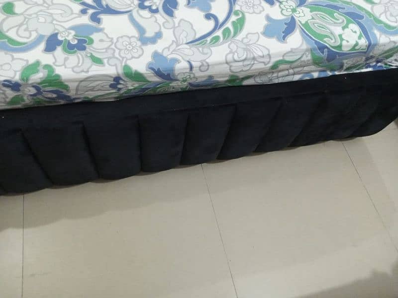 Bed set just like new 4