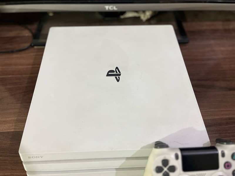 PS4  pro 7116 series selled working perfect  and fine 3