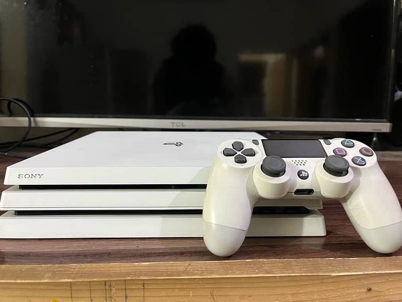 PS4  pro 7116 series selled working perfect  and fine 4