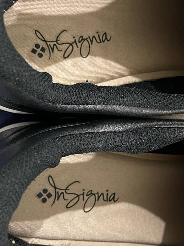 INSIGNIA brand new sneakers 3