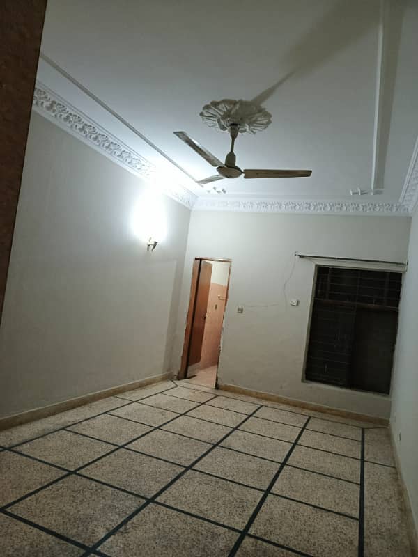 Iqbal Town : 10 Marla Full House For Rent 5