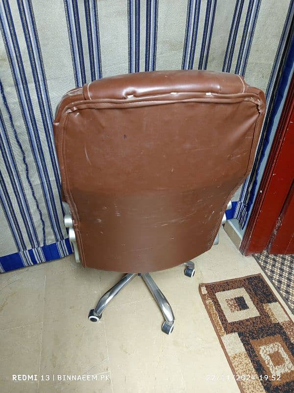 Used chair sale for brown colour 1