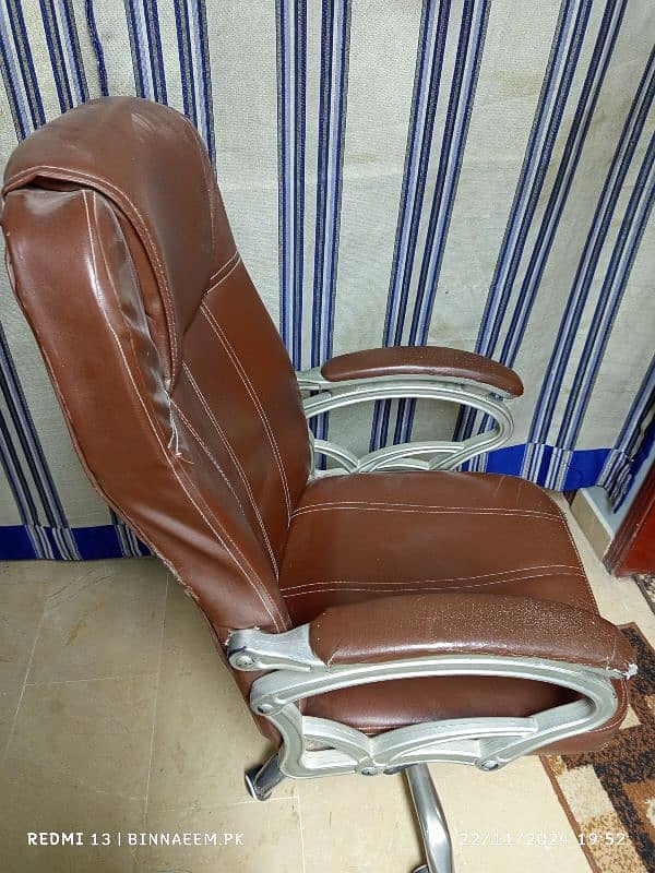 Used chair sale for brown colour 2