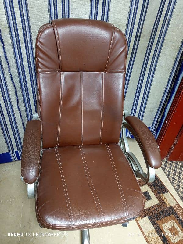 Used chair sale for brown colour 3