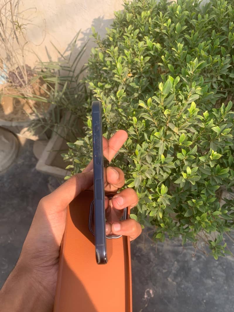 I phone 15 pro jv 256gb blue titanium 93 battery health 1