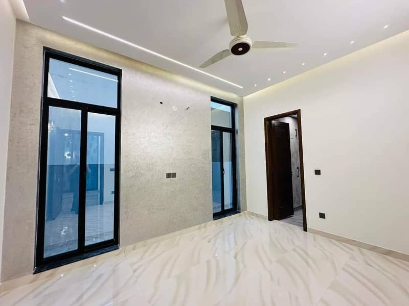 1 kanal Lavish Lower On Top Location For Rent In DHA Phase 4 Lahore 5