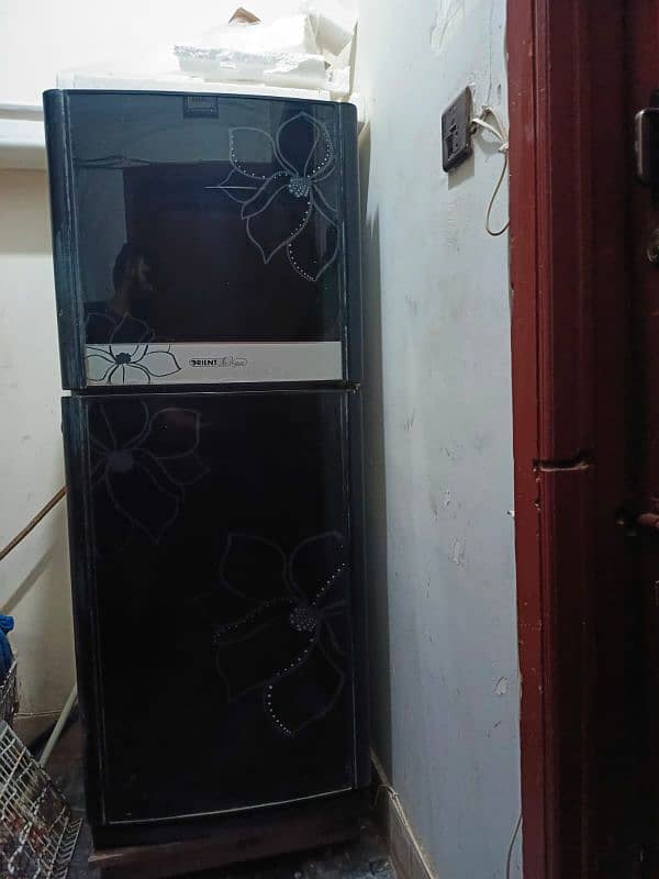 Glass door good condition freezer available for  sale 4