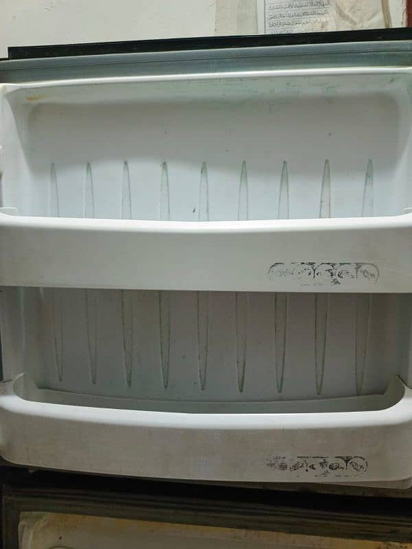 Glass door good condition freezer available for  sale 5