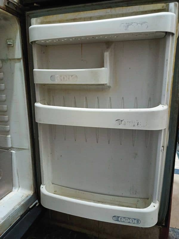 Glass door good condition freezer available for  sale 6