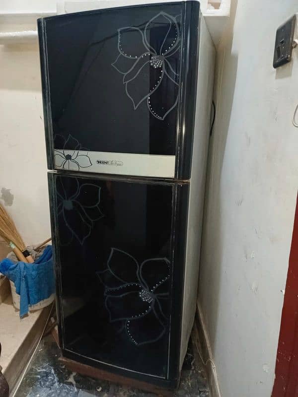 Glass door good condition freezer available for  sale 10