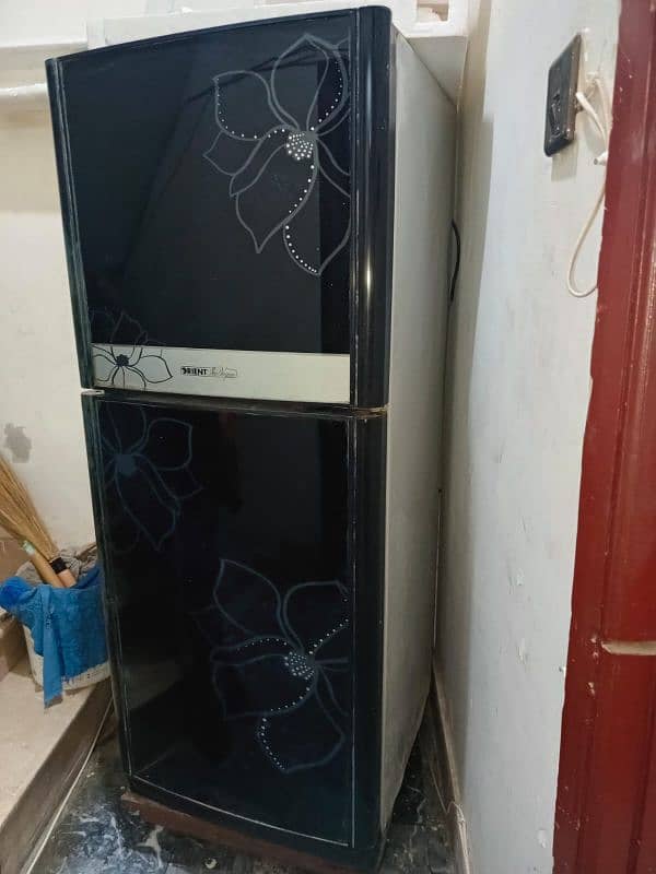 Glass door good condition freezer available for  sale 11