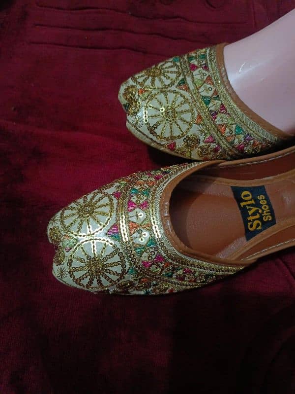 women's leather embroidered fancy khussa 2