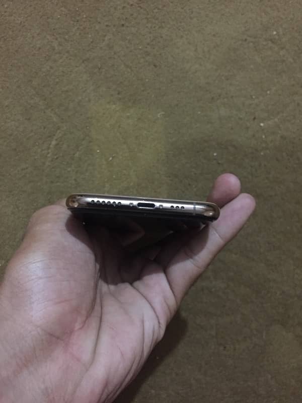 iPhone XS 3