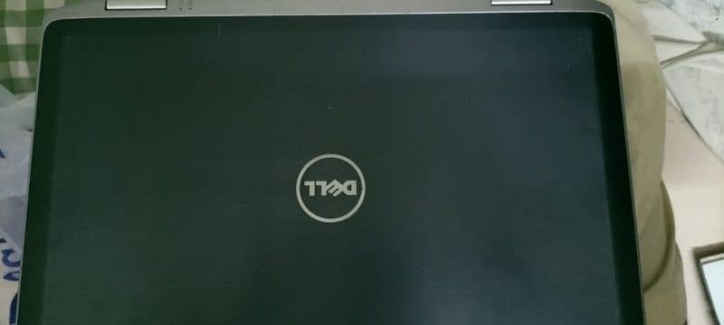 Dell Latitude E6429 0