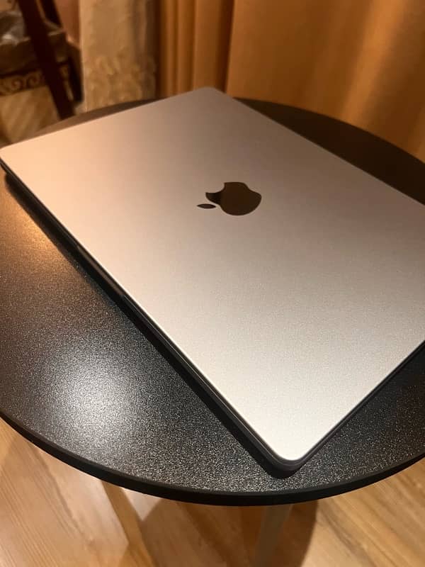 Macbook Pro M1 Pro - 1TB 16GB Space Grey 14 inch 4