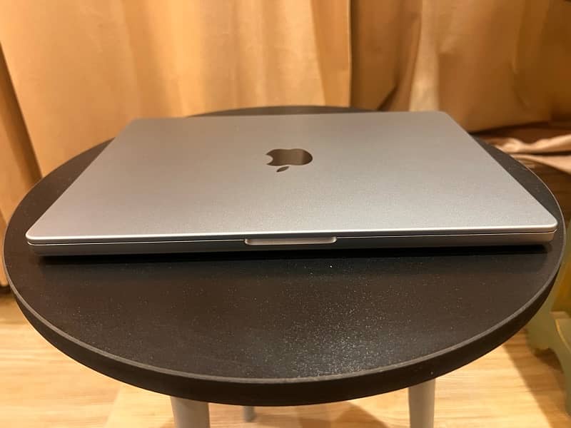 Macbook Pro M1 Pro - 1TB 16GB Space Grey 14 inch 7