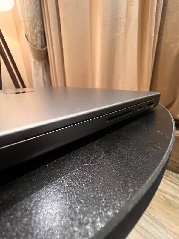 Macbook Pro M1 Pro - 1TB 16GB Space Grey 14 inch 12